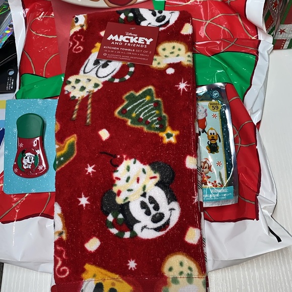 Disney Holiday Baking Spirits Bright Plate, hand towels and more - Picture 5 of 5